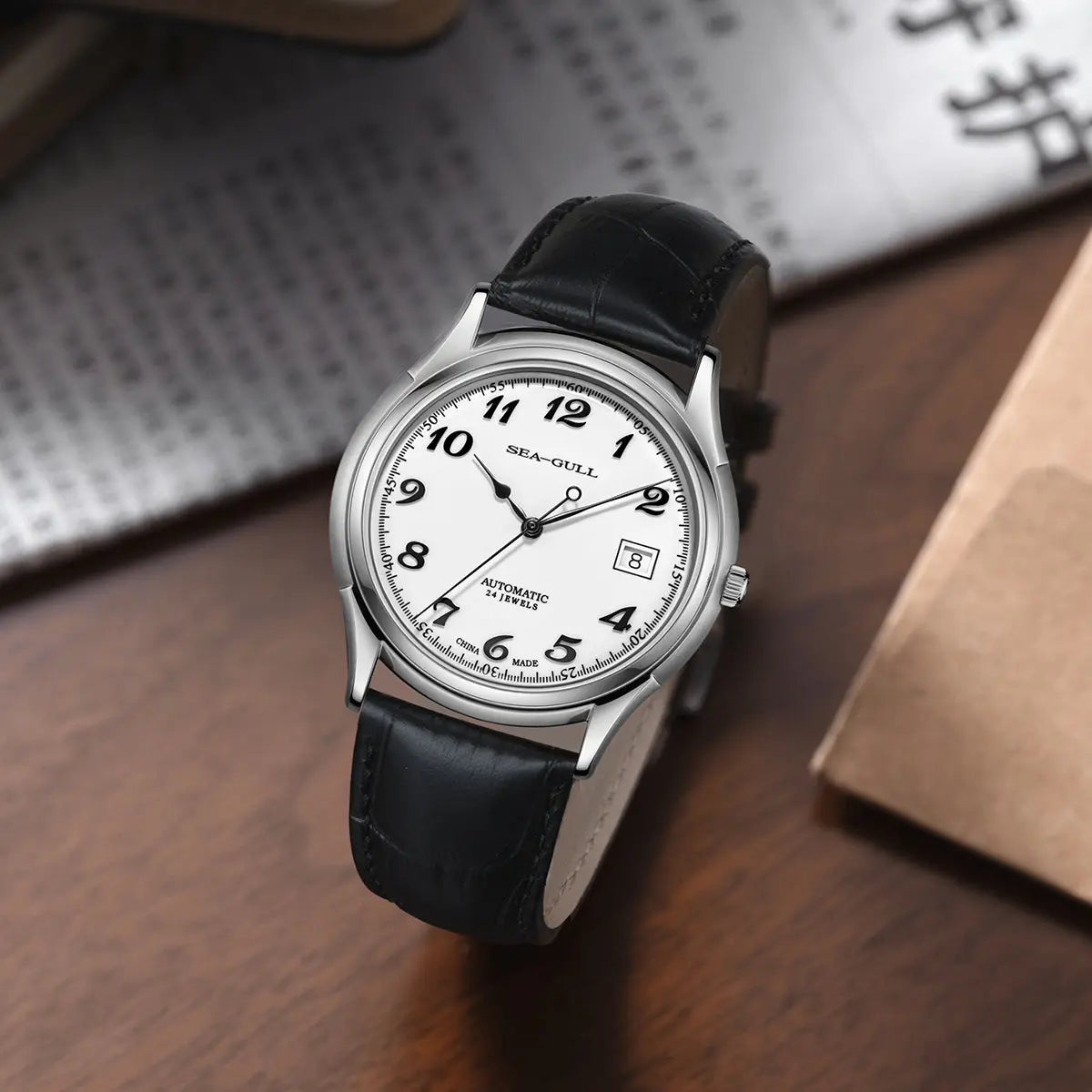 Slim Enamel Dial Ultra-Thin Dress Watch 39mm