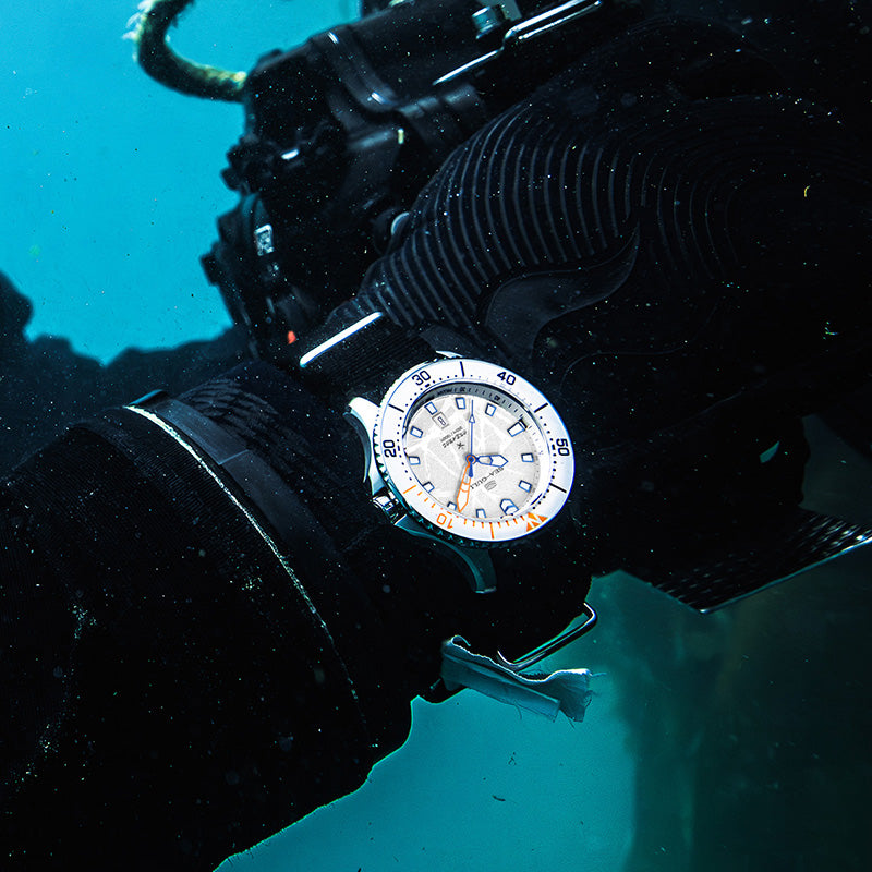 Ocean Series Pro Special Edition 300m Waterproof Titanium Alloy Case Ice-textured Dial Diving Watch 43mm